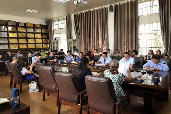 学习省委文件、省长讲话精神照片